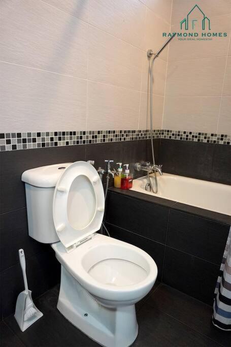 Appartamento 99 Kelawei George Town Esterno foto